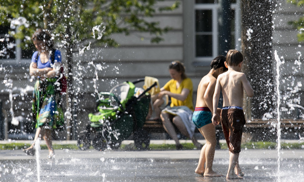 Karantinas baigėsi  – atėjo nauja karščio banga