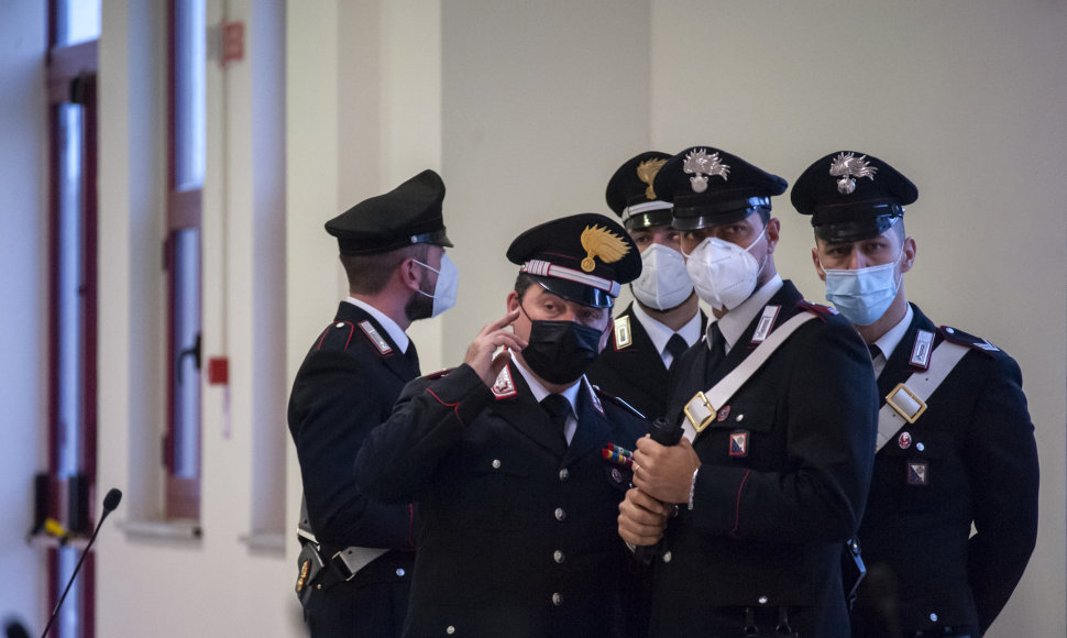 Italijoje prasideda didžiausias per 30 metų mafijos teismo procesas