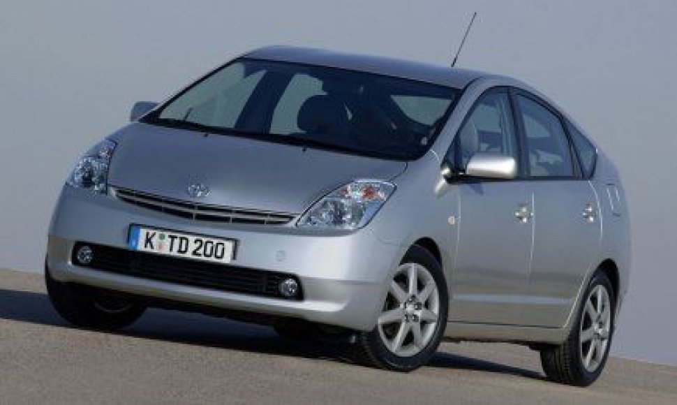 8. „Toyota Prius“ (2005 – 2007)