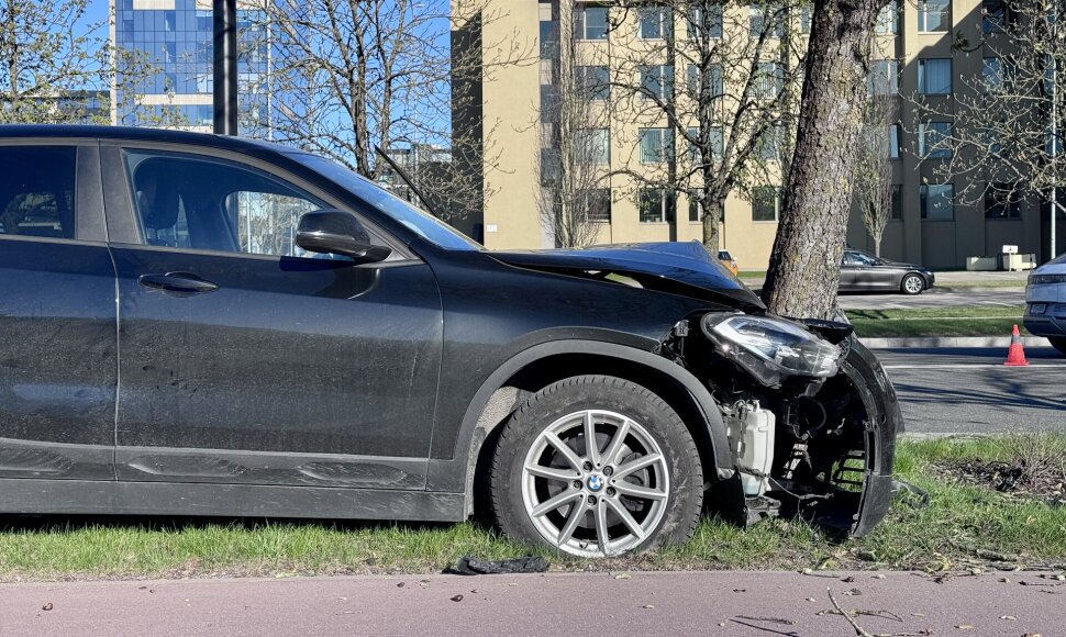 BMW ir &bdquo;Toyota&ldquo; avarija prie Seimo