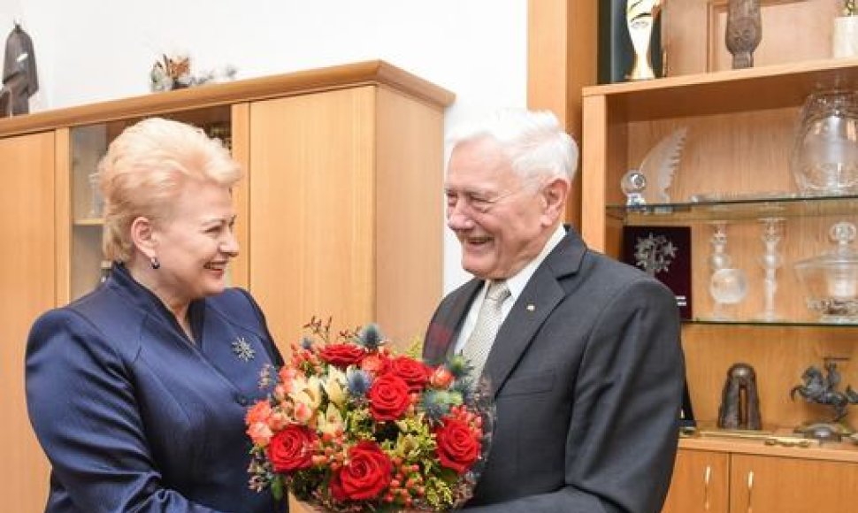 Dalia Grybauskaitė pasveikino Valdą Adamkų jubiliejaus proga