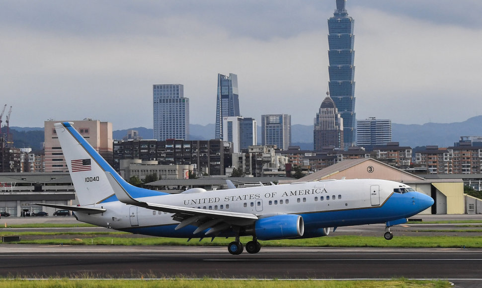 JAV delegacijos lėktuvas leidžiasi Taipėjaus oro uoste