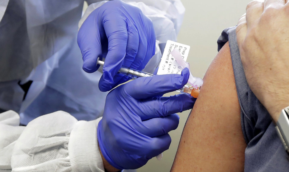 Bandomosios "Moderna" vakcinos injekcija pacientui