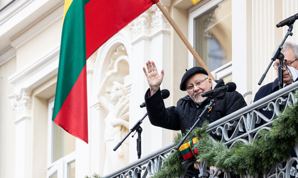 Vasario 16-osios minėjimas prie Lietuvos nepriklausomybės signatarų namų