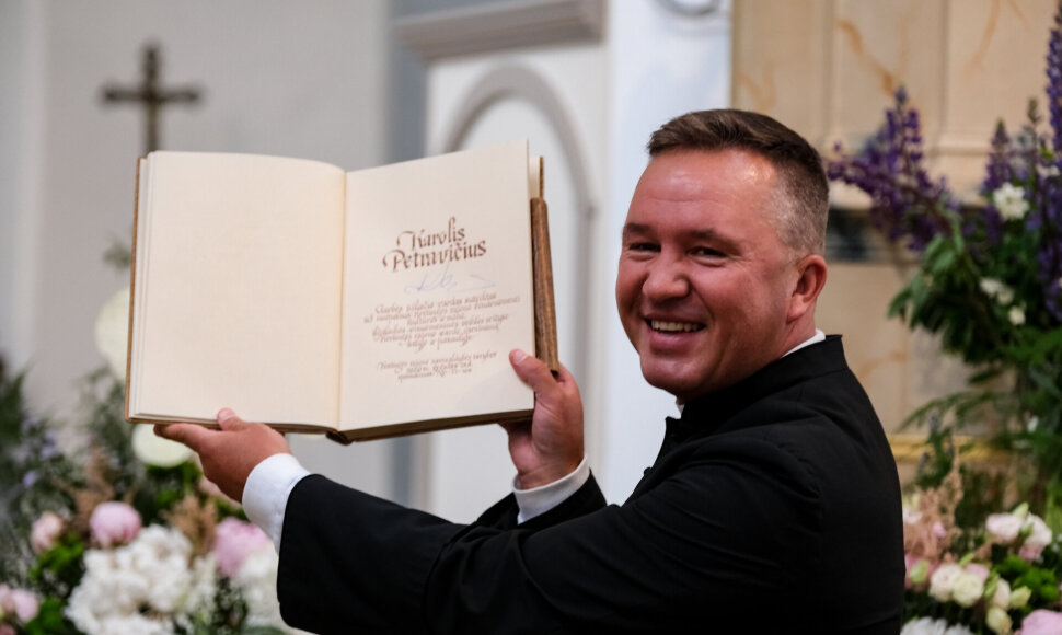 Klebonas Karolis Petravičius