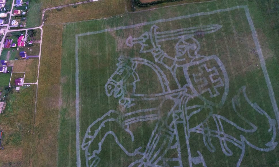 Panevėžyje, Stetiškių aerodrome nupieštas Lietuvos herbas Vytis