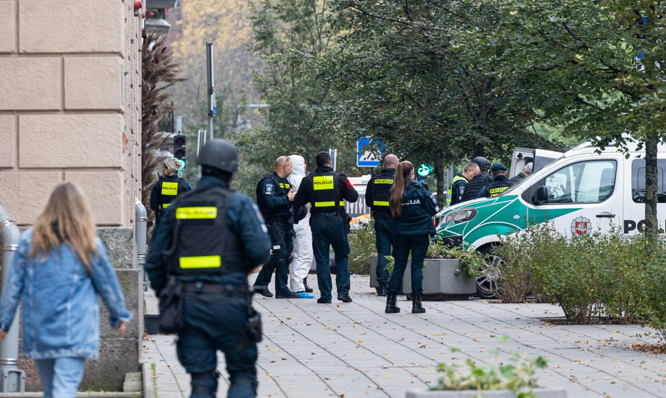 Vilniaus centre nušautas advokatas ir pašauti 2 policijos pareigūnai