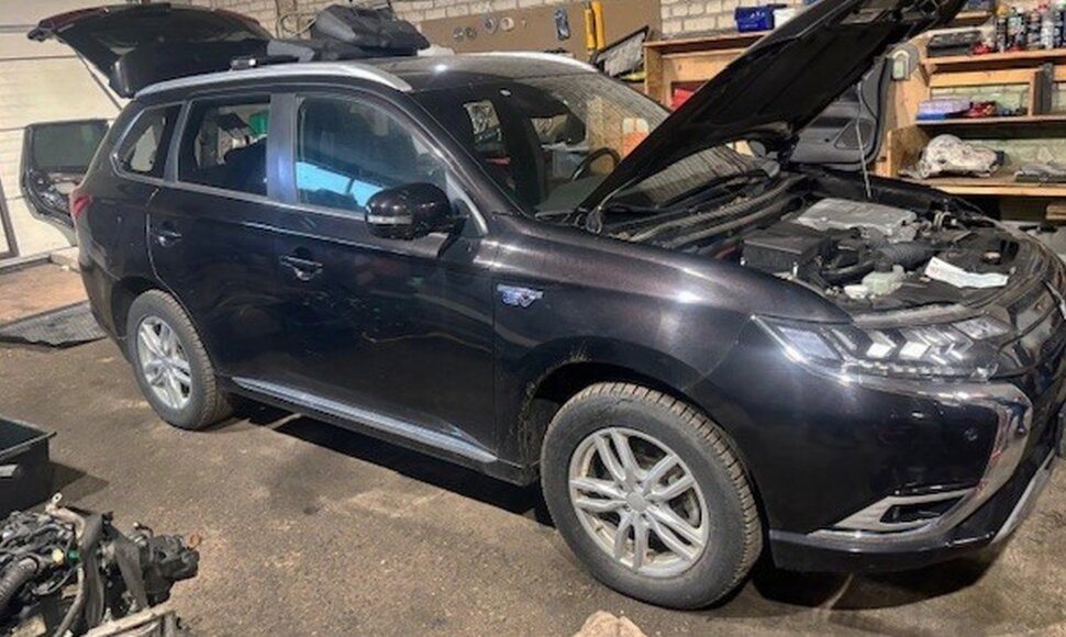 Bylos įkalčiai: &bdquo;Mitsubishi Outlander&ldquo; visureigis, dingęs Norvegijoje, bet rastas Kauno rajone