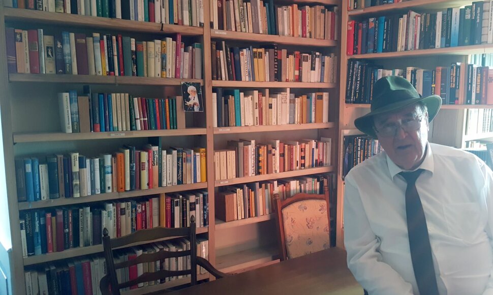 Wolfgangas von Stettenas bibliotekoje