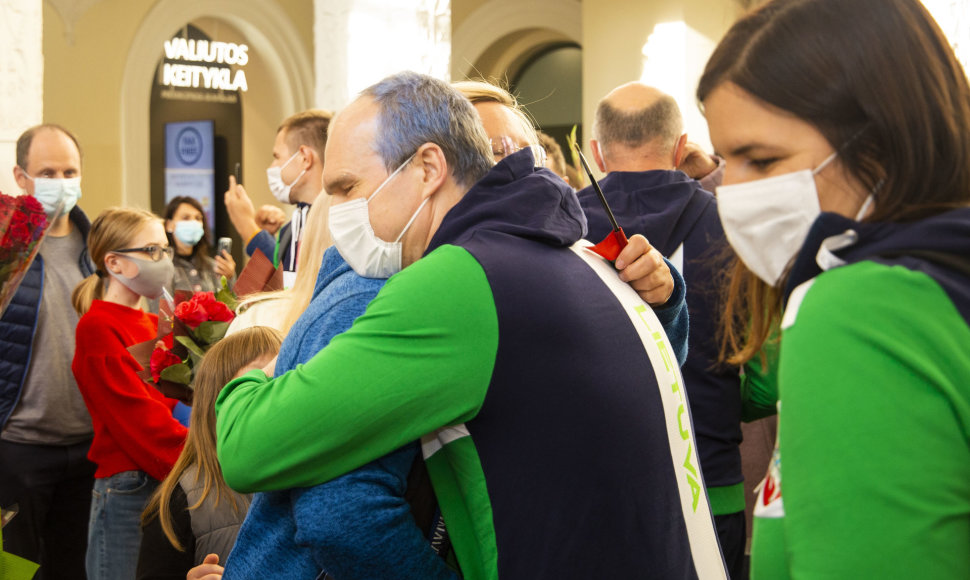 Paralimpiečių golbolininkų pasitikimo akimirka