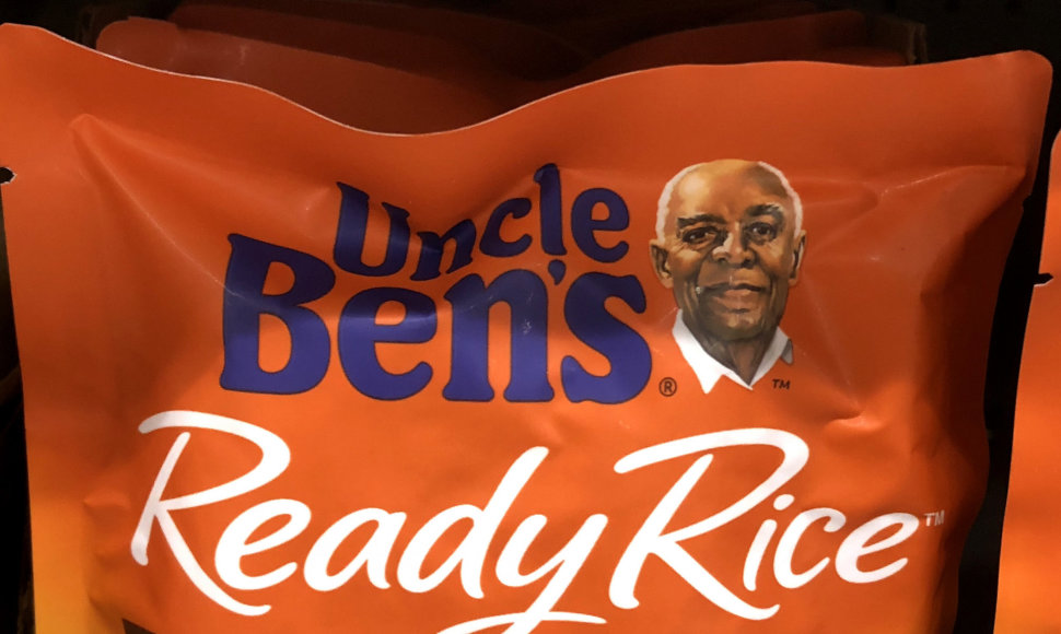 „Uncle Ben's“ dėl protestų prieš rasizmą pakeis logotipą, kuriame pavaizduotas juodaodis