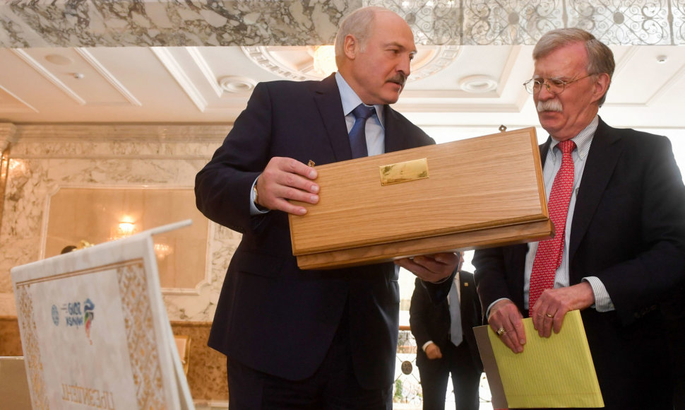 Aliaksandras Lukašenka ir Johnas Boltonas