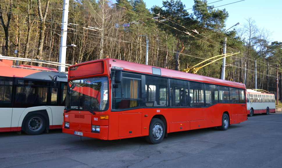 Vilniuje pagaminta kontaktinio troleibuso tinklo valymui skirta transporto priemonė