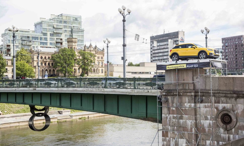 „Audi“ reklama ant žaliojo tilto