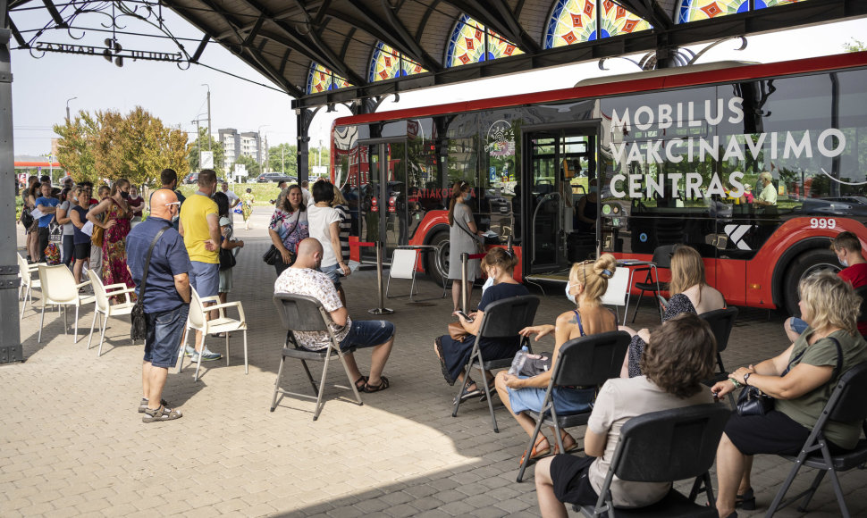 Mobilusis vakcinavimo centras sugrįžta į Kauno prekybos miestelį „Urmas“