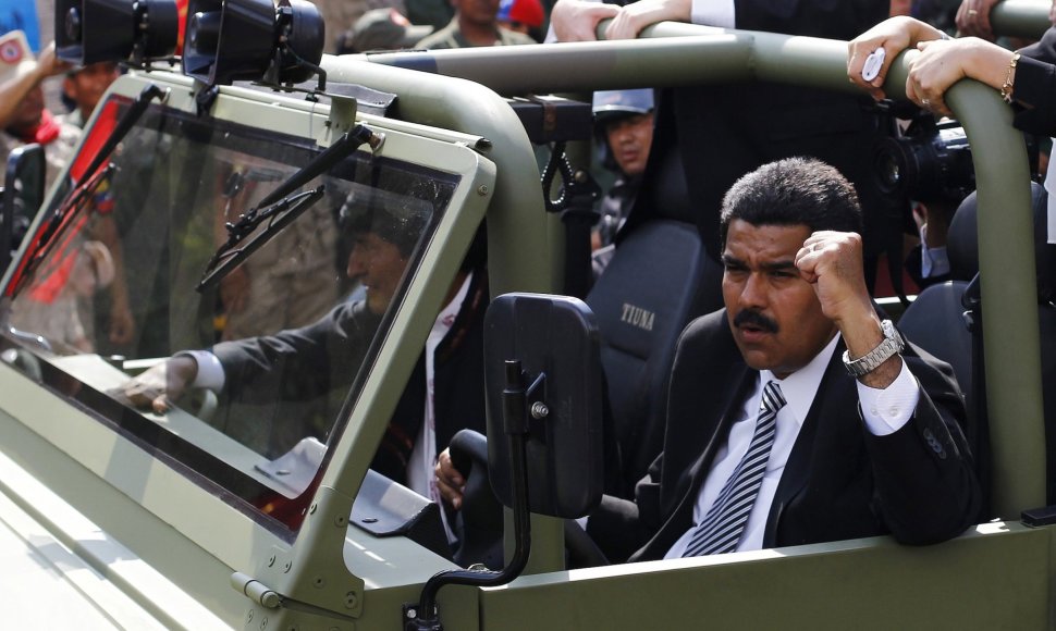 Venesuelos lyderis Nicolasas Maduro kariniame automobilyje