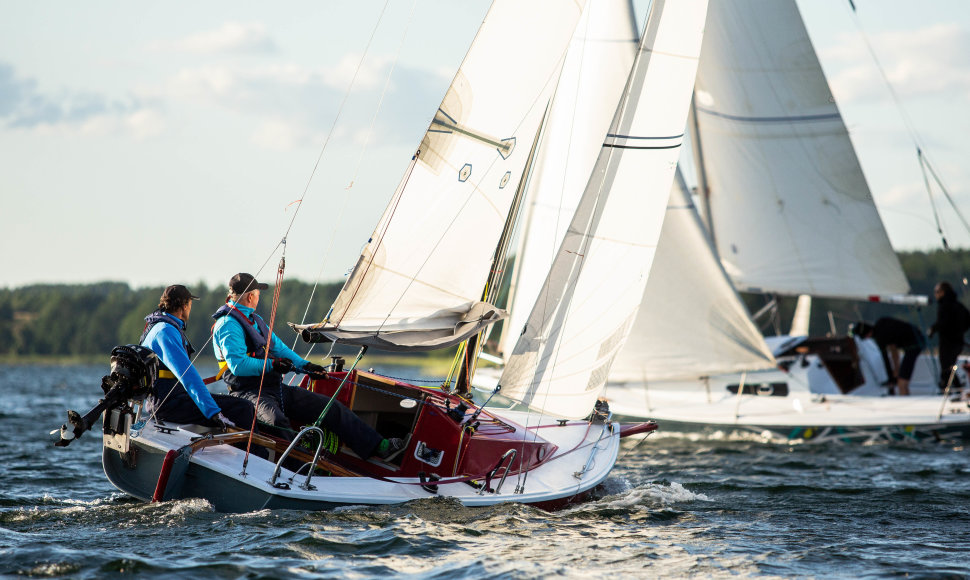 Trakuose startavo trečioji 24 valandų regata: bures pakėlė 8 buriutojų įgulos