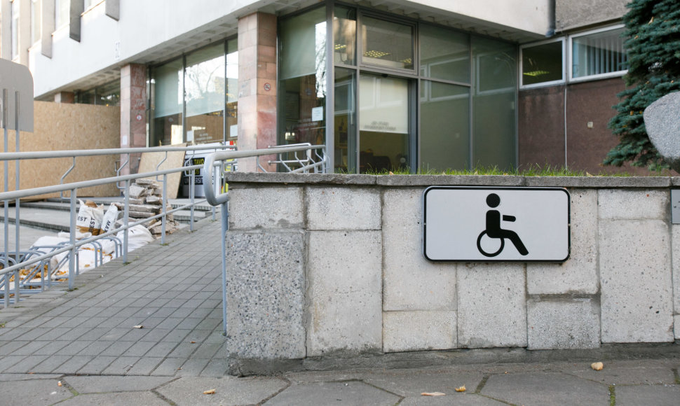 Vytauto Didžiojo universitetas pritaikytas judėjimo negalią turintiems studentams