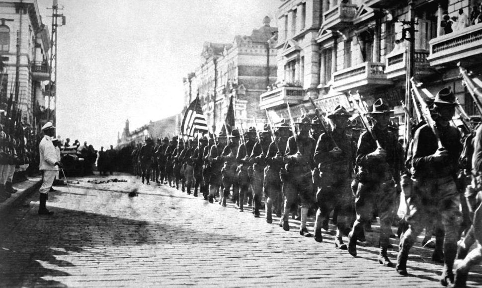 Amerikiečių karių paradas Vladivostoke (1918 m. rugpjūtis)