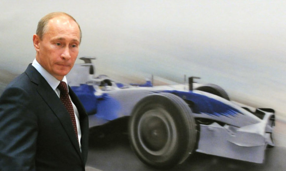 B.Ecclestone'as ir V.Putinas pasirašė sutartį dėl F1 lenktynių Rusijoje