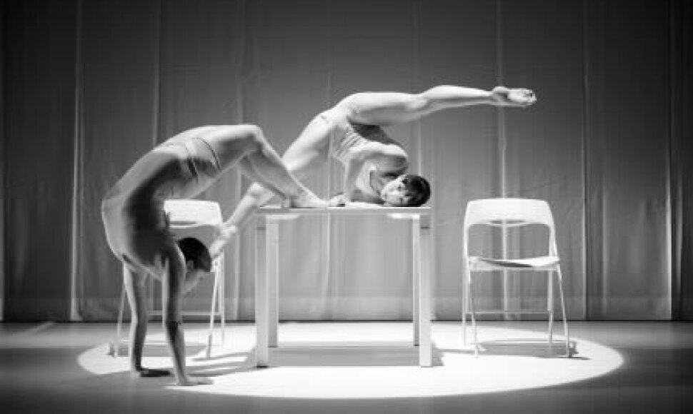  &bdquo;&M Dance Company&rdquo; &ndash; dviejų &scaron;okėjų i&scaron; Kroatijos dinami&scaron;kas pasirodymas &bdquo;Prison of Decision&ldquo;