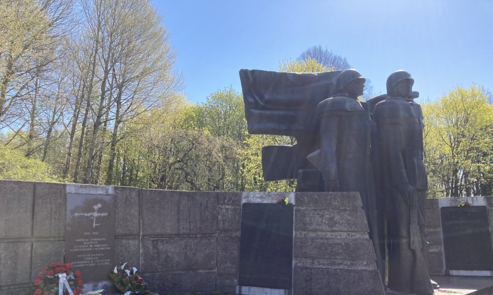 Dėl paminklo likimo sovietų kariams Klaipėdos skulptūrų parke – dar neapsispręsta