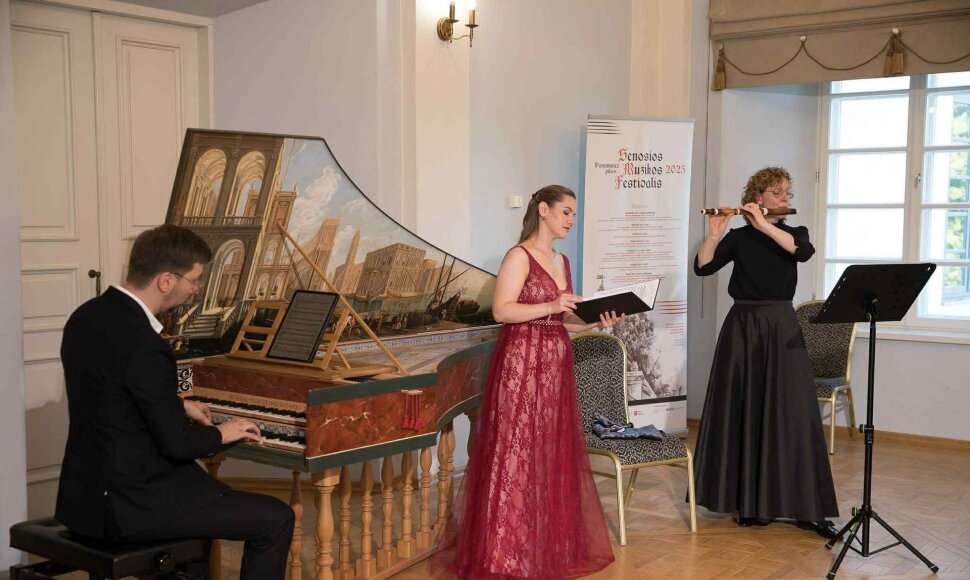 Senosios muzikos ansamblis „Šviesotamsa“