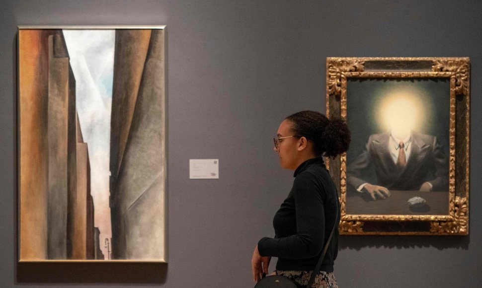 Dešinėje – Rene Magritte paveikslas „Malonumo principas“