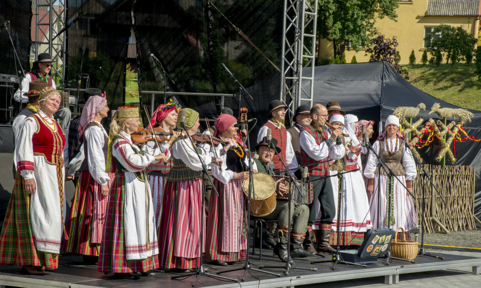 Savaitgalį Plungėje vyks folkloro festivalis „Saulelė raudona“