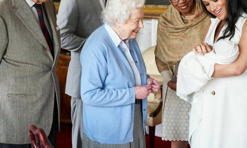 Princas Harry ir Meghan Markle karalienei Elizabeth II ir princui Philipui pristatė gimusį sūnų Archie, 2019 m. gegužė / Scanpix nuotr.