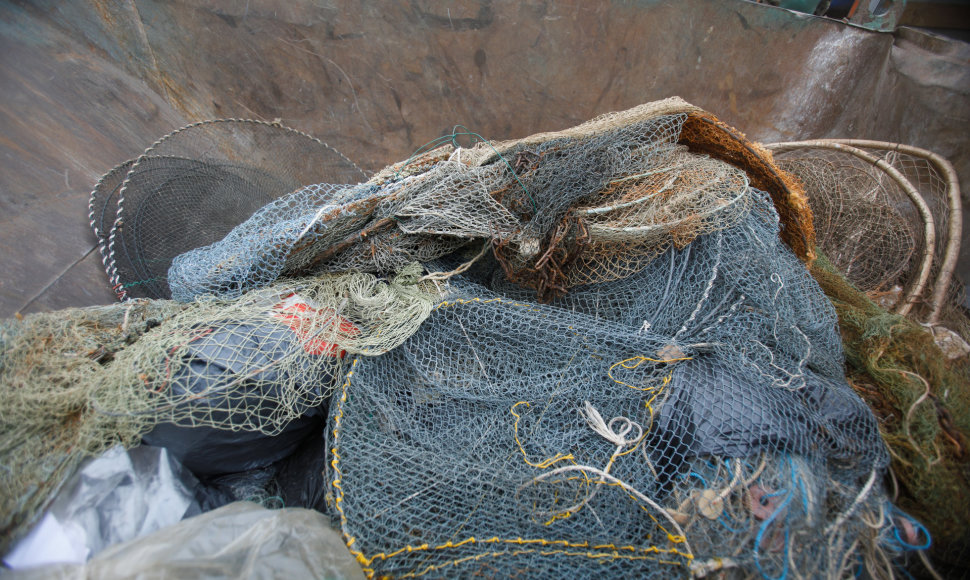 Nelegalių žvejybos įrankių naikinimas