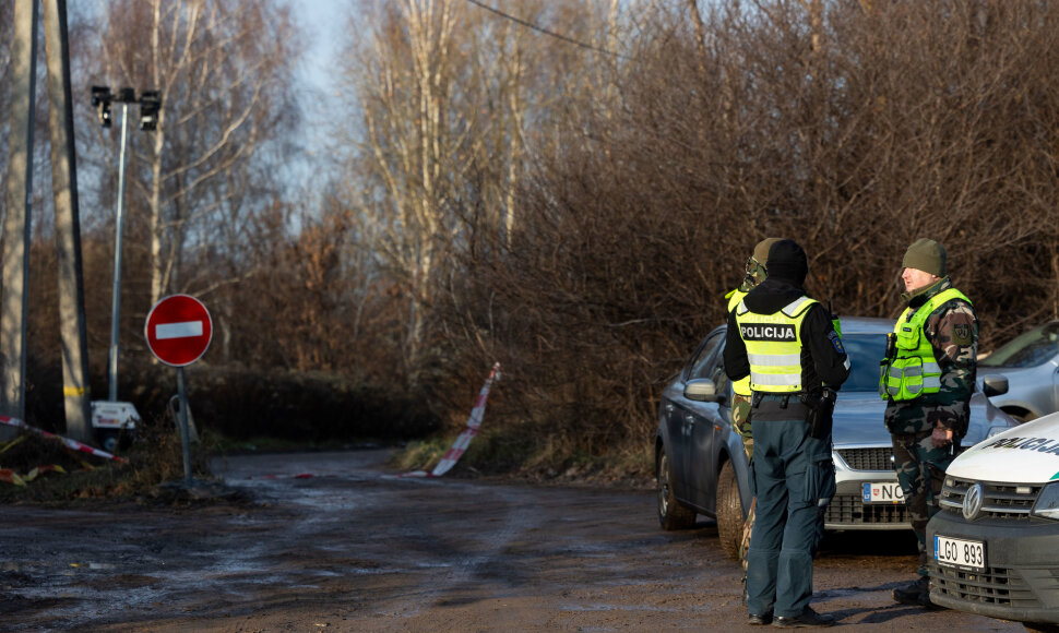 Policija dronu filmavo vietą, kurioje nukrito lėktuvas