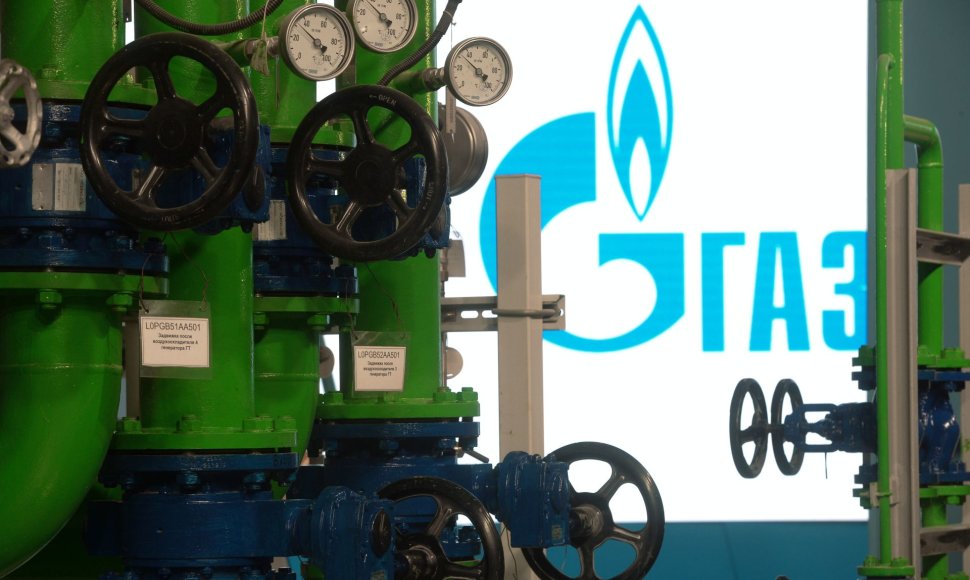 2016 m. pradžioje dujų milžinė „Gazprom“ skaudžiai nukentėjo nuo visus praėjusius metus kritusių „Brent“ rūšies naftos kainų.