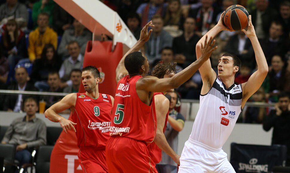 Nikola Milutinovas (dešinėje)