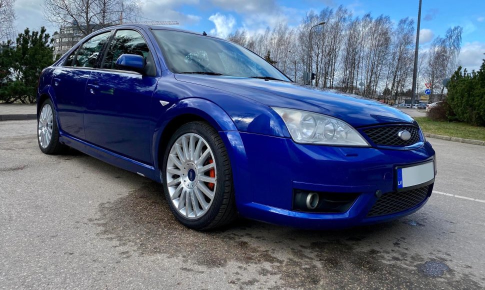 „Ford Mondeo ST220“
