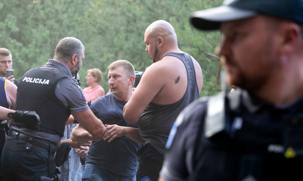 Gyventojų susirėmimas su policijos pareigūnais prie Rūdninkų poligono