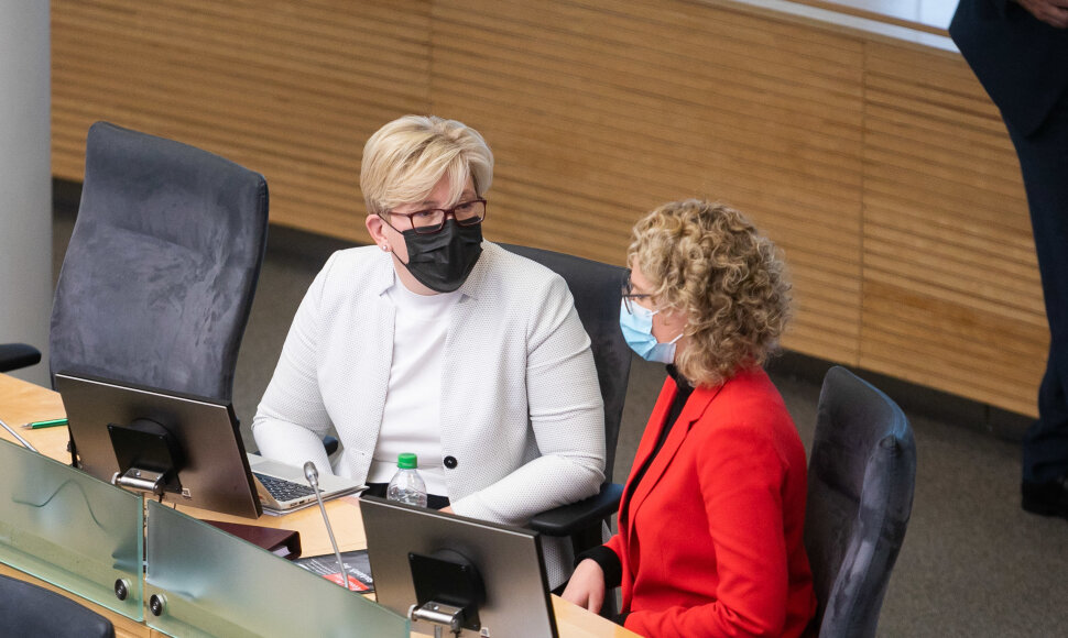 Ingrida &Scaron;imonytė ir Au&scaron;rinė Armonaitė