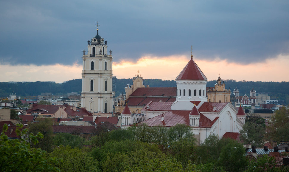 Lietaus nuplauti Vilniaus stogai ir bokštai