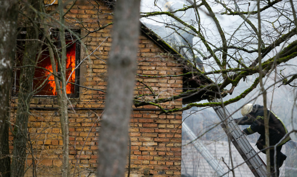 Namo gaisras Vilniaus Nemenčinės plente