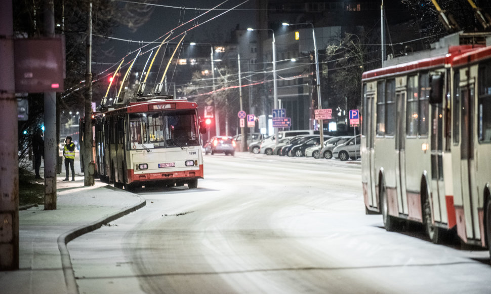 Plikledžio spąstai klupdo vairuotojus: pasipylė avarijos