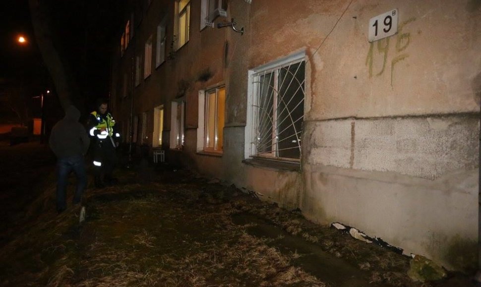 Vilniaus Tyzenhauzų gatvėje pro langą iškrito dvejų metų berniukas.