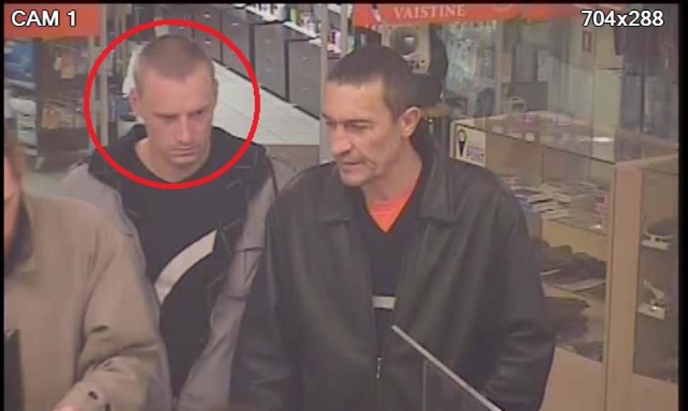 Vyriškis sausio 10 d. Alytuje prekybos centre IKI pavogė moters, stovėjusios eilėje prie kasos, piniginę
