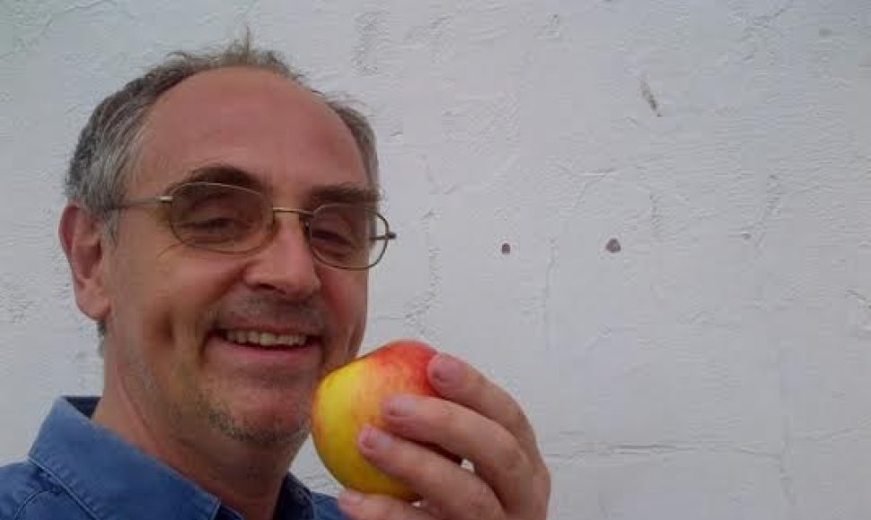 Į socialinę kampaniją „Valgyk obuolius, gerk sidrą ir suerzink Putiną“ įsijungė ir E.Lucasas.