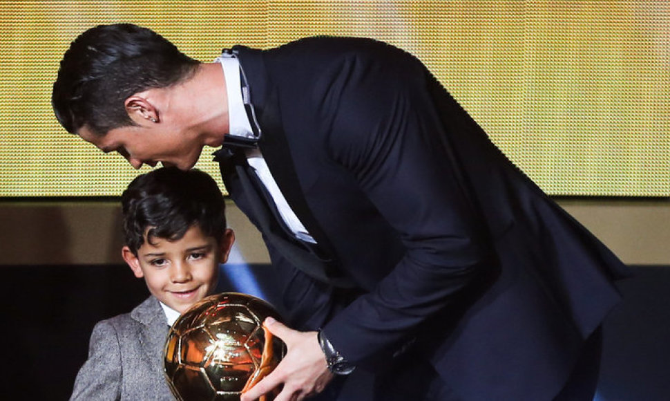 Cristiano Ronaldo su sūnumi
