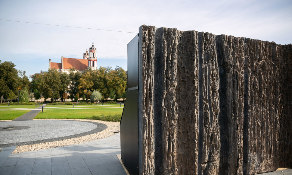 Visuomenei pristatytas Laisvės kalvos monumento realaus dydžio bandinys"