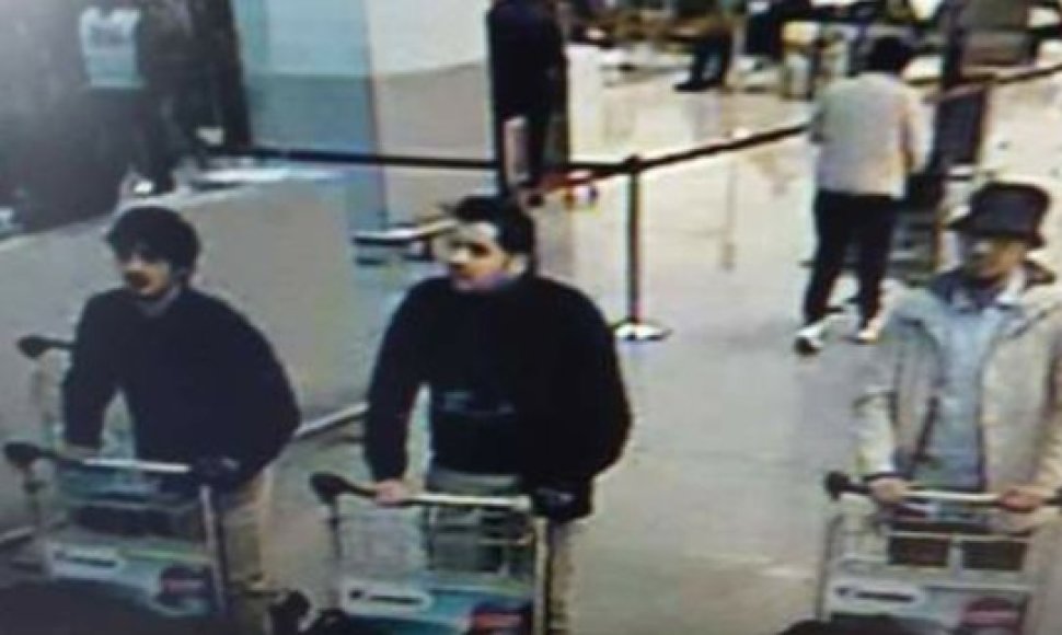 Įtariami sprogdintojai Briuselio oro uoste