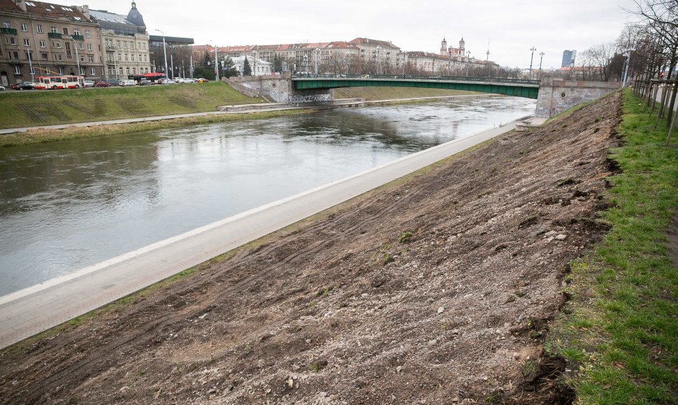 Neries krante išnyko meilės prisipažinimai