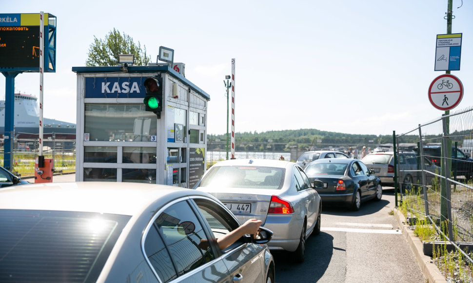 Automobilių eilės prie Smiltynės perkėlos