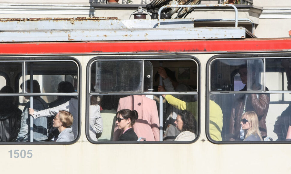Autobusų ir troleibusų keleiviams tenka prisitaikyti prie naujų važinėjimo po Vilnių ypatumų