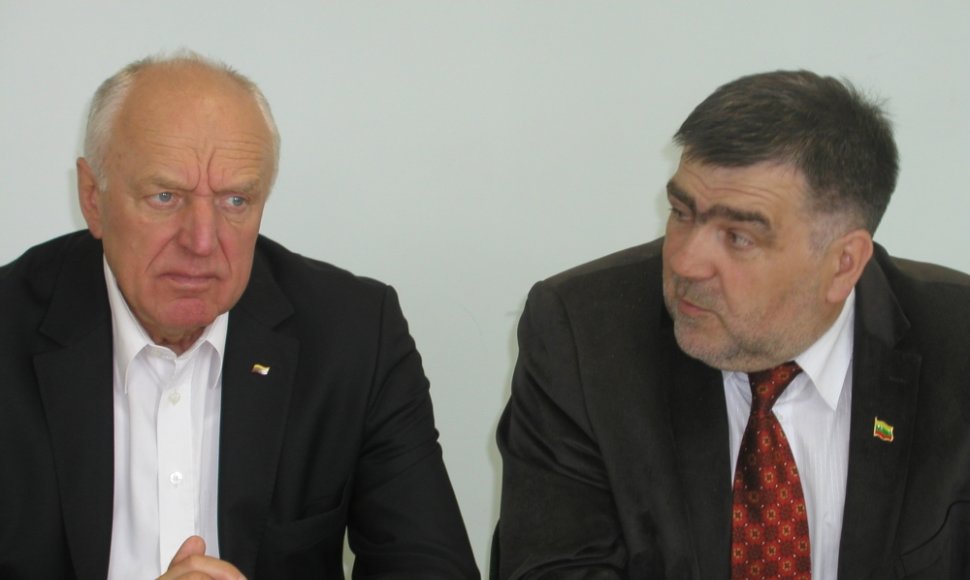Verslininkas Jonas Jagminas (kairėje) ir Lazdijų rajono savivaldybės meras A.Margelis.
